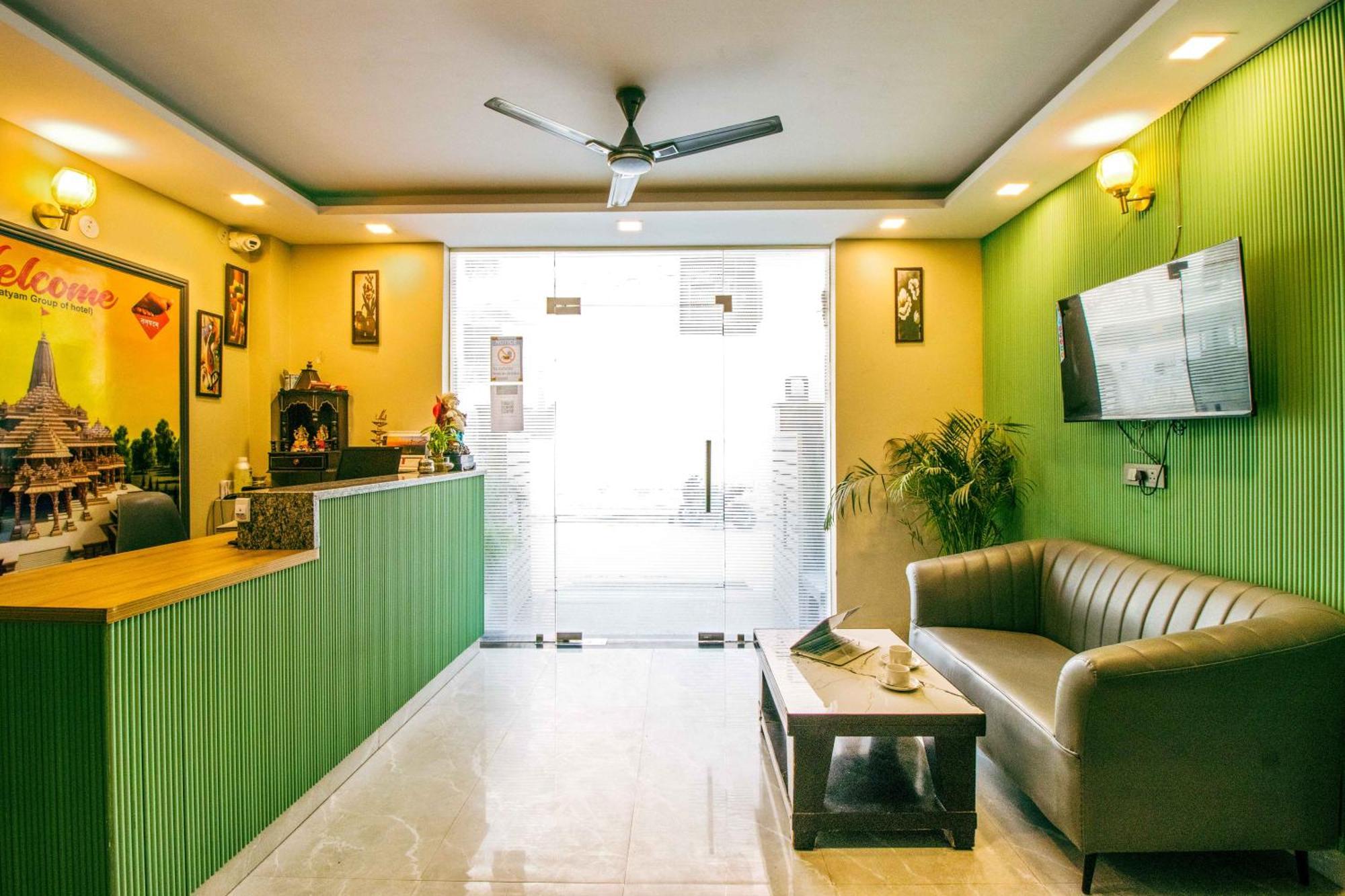 Treebo Elite Corporate, Sector 62 Hotel Noida Buitenkant foto