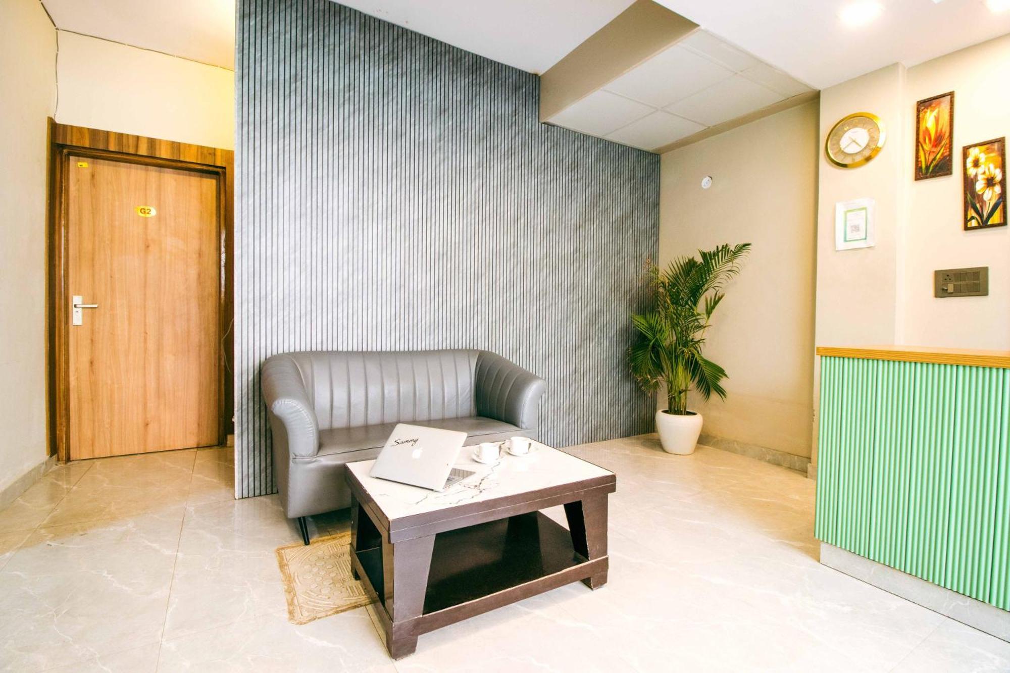 Treebo Elite Corporate, Sector 62 Hotel Noida Buitenkant foto