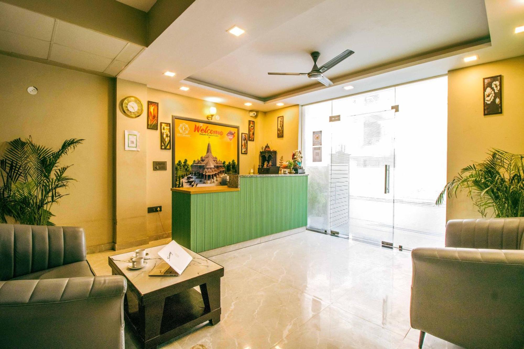 Treebo Elite Corporate, Sector 62 Hotel Noida Buitenkant foto