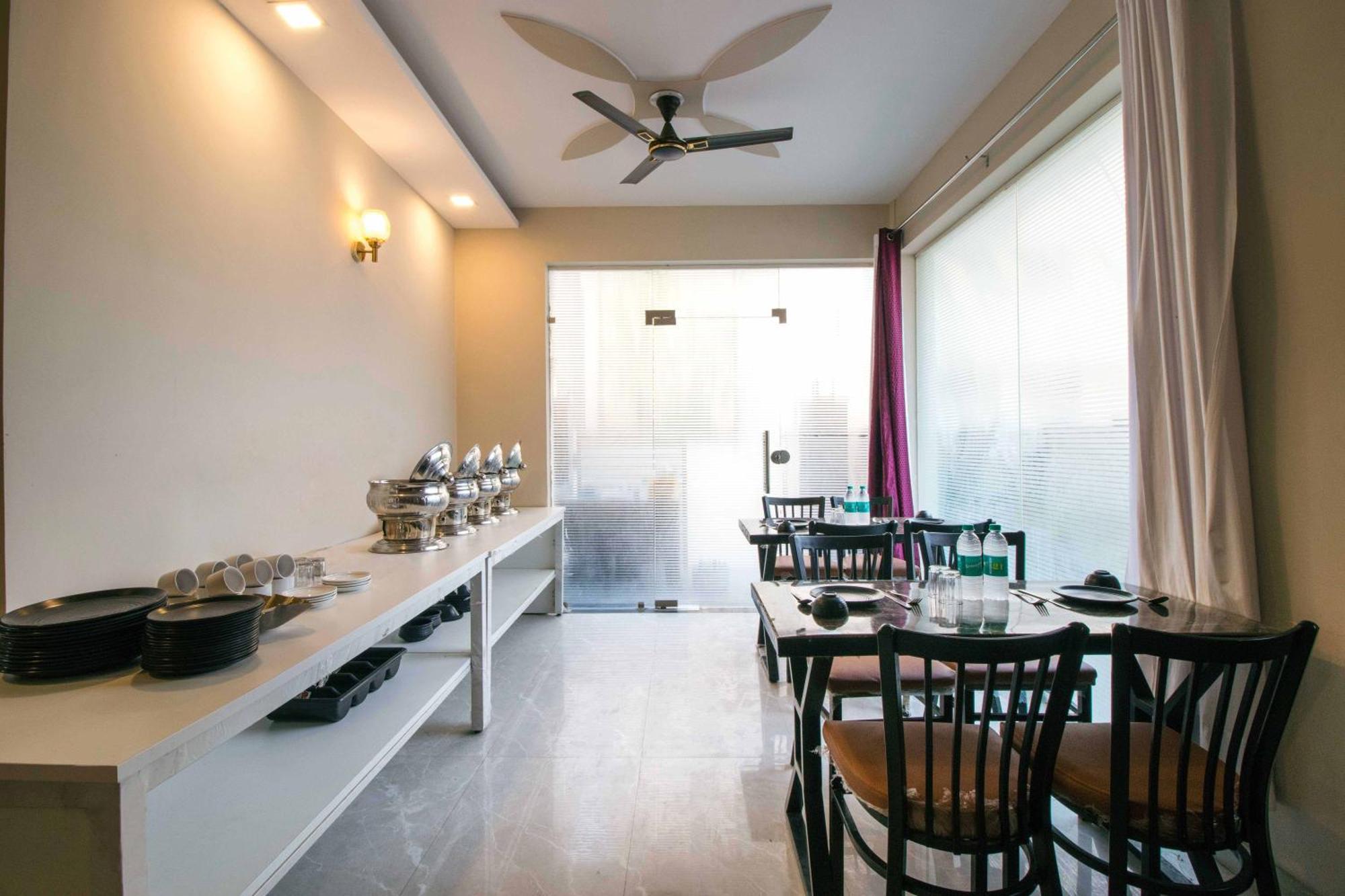 Treebo Elite Corporate, Sector 62 Hotel Noida Buitenkant foto