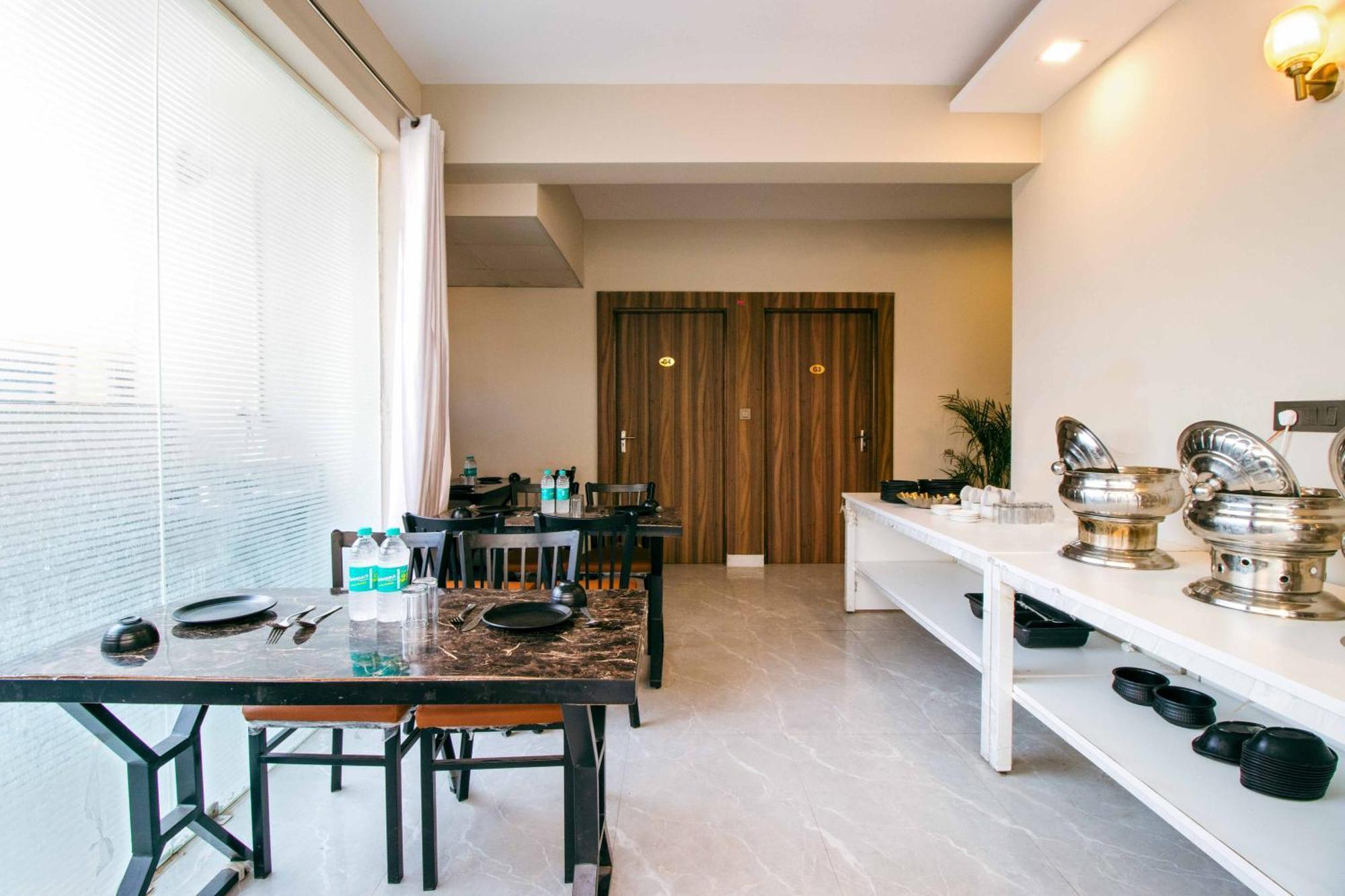 Treebo Elite Corporate, Sector 62 Hotel Noida Buitenkant foto