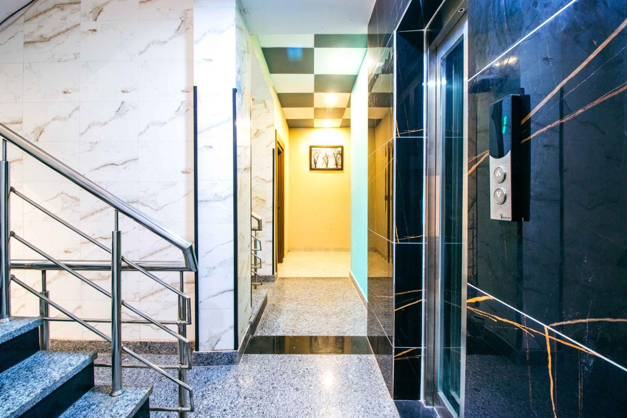 Treebo Elite Corporate, Sector 62 Hotel Noida Buitenkant foto