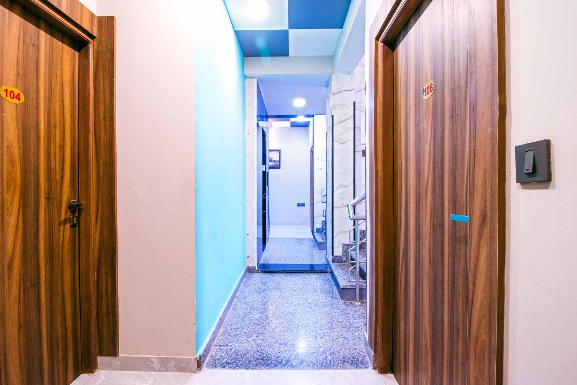 Treebo Elite Corporate, Sector 62 Hotel Noida Buitenkant foto