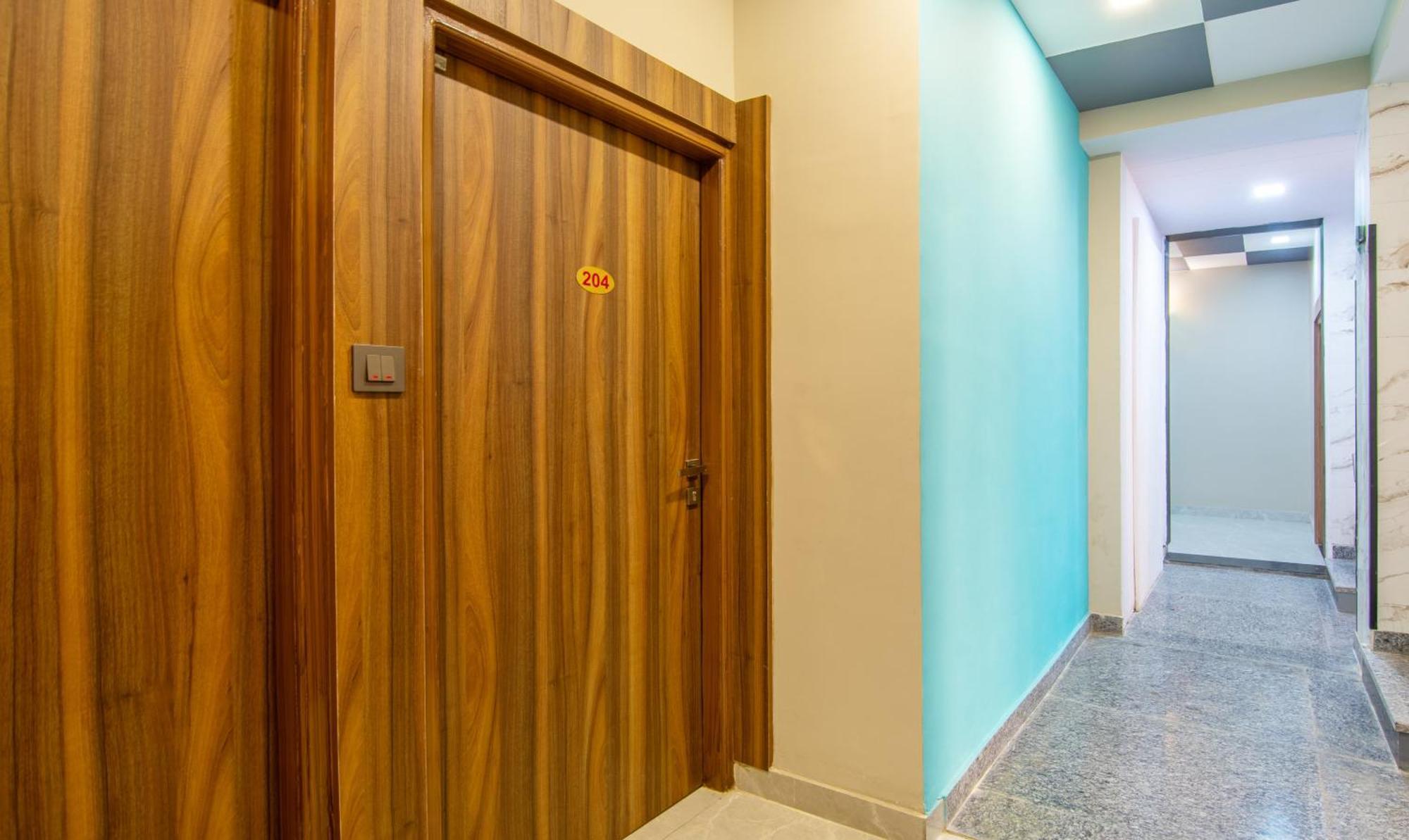 Treebo Elite Corporate, Sector 62 Hotel Noida Buitenkant foto